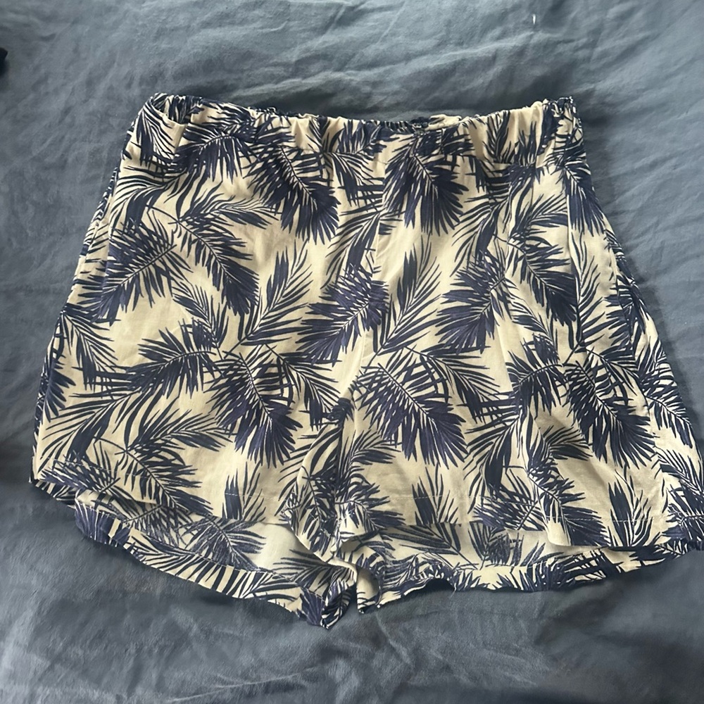 Panama Jack Shorts. Linen Blend. Cream & Navy Blue Tropical Print Flattering (L)